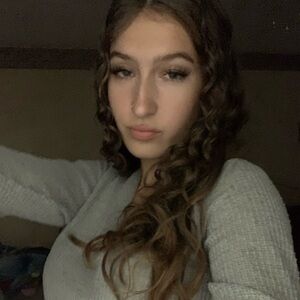 Meet your Posher, Alexia